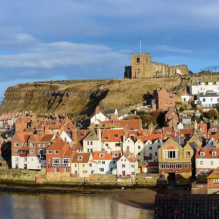 Bijou Romantic Retreat, Centre Whitby