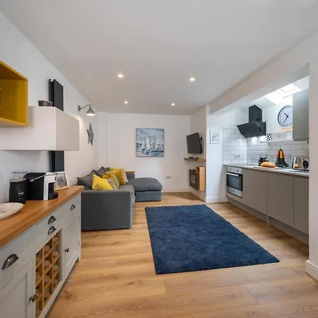 Bijou Romantic Retreat, Centre Holiday home