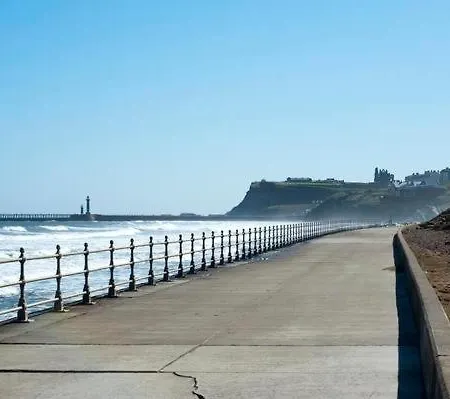 Bijou Romantic Retreat, Centre