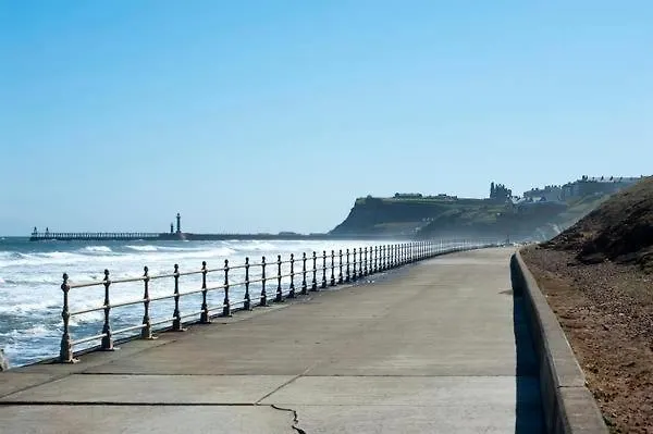 Bijou Romantic Retreat, Centre